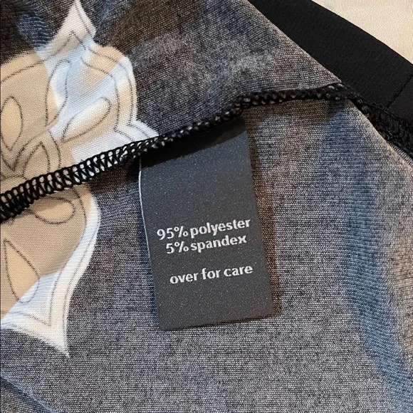 Black, with designs, back tie  (brand and size tag missing) - Picture 6 of 6